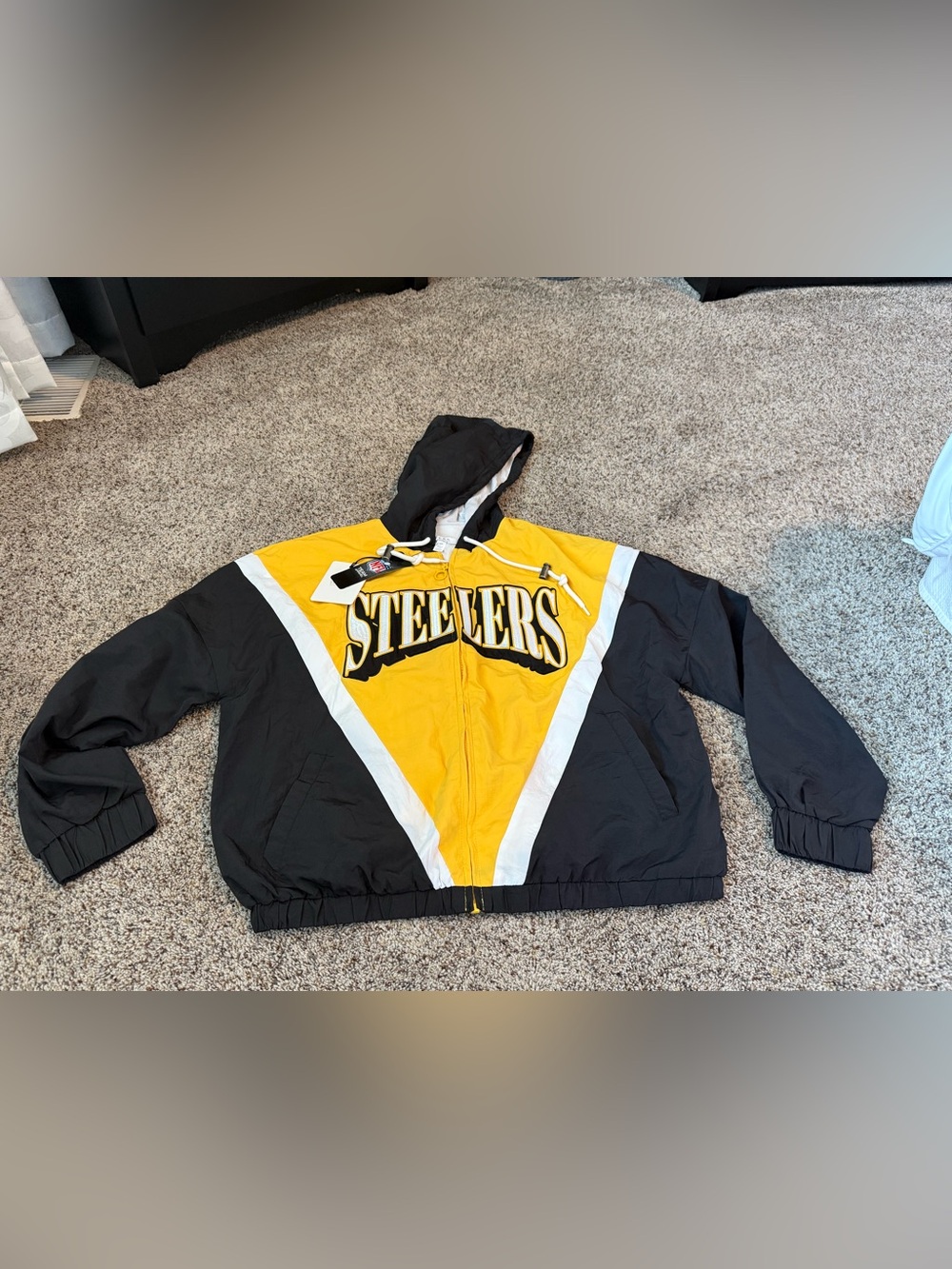 NWT Women's Pittsburgh Steelers WEAR by Erin Andrews Retro Crinkle Windbreaker